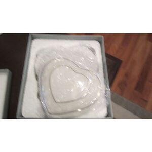 NEW IN BOX WEDGEWOOD PORCELAIN  ICING HEART SHAPED TRINKET BOX